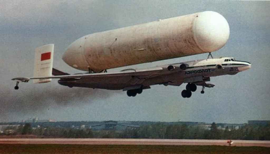 Buran components being airlifted by repurposed bombers