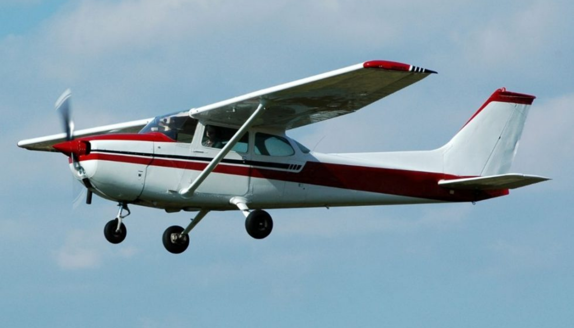 2 of the most Iconic Training Aircraft Cessna C172 VS Piper Seneca PA34