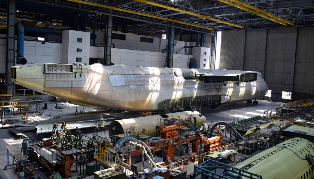 The Unfinished AN225 in the hangar